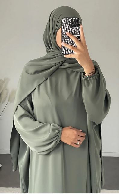 Abaya Soie de Médine avec Voile Intégré