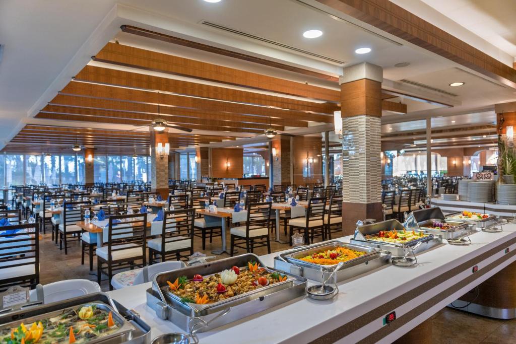 Après le petit-déjeuner, départ pour la visite de Perge et Aspendos.