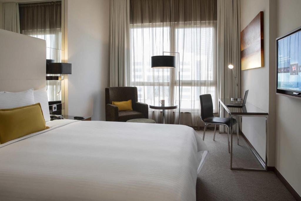Prenez votre vol au départ de votre l’aéroport de départ , direction Riyad. Accueil à l’aéroport i i international du roi Khaled et transfert à votre hôtel en centre-ville. Installation pour deux nuits à l’hôtel Centro Olaya by Rotana 4*. Vous prendrez votre dîner en ville.